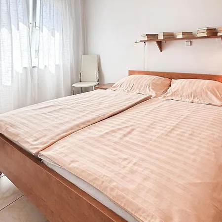 Lovely In With Wifi Apartamento Pinezići